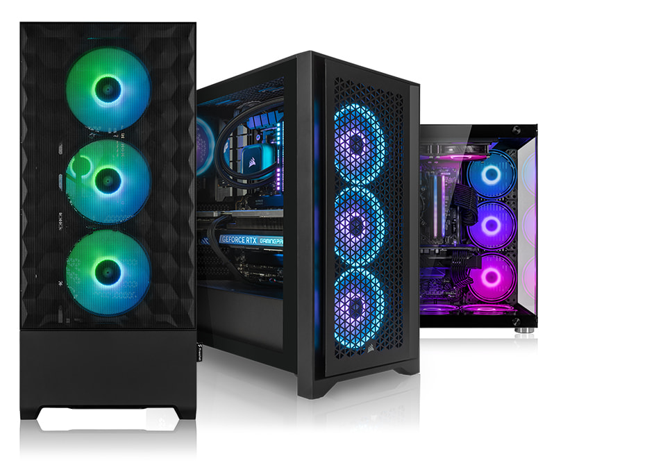 Drei verschiedene Gaming PCs mit bunter RGB-Beleuchtung versetzt nebeneinander