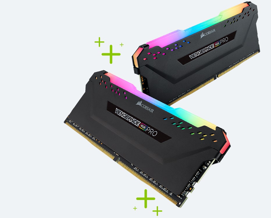 Zwei Arbeitsspeicher von Corsair mit RGB-Beleuchtung liegen versetzt nebeneinander